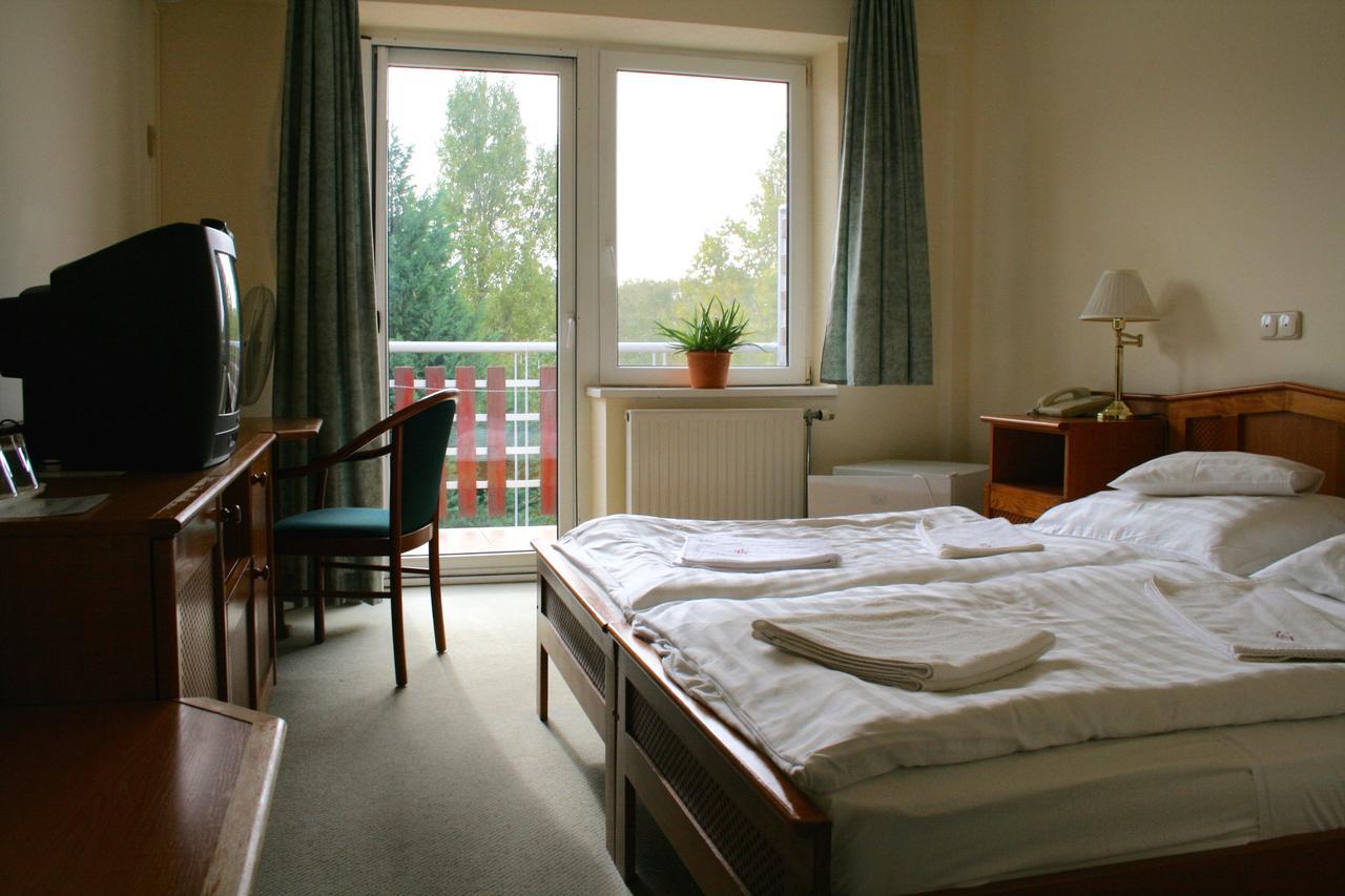 Well Hotel Harkány Exterior photo