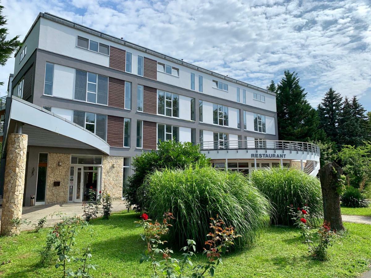 Well Hotel Harkány Exterior photo